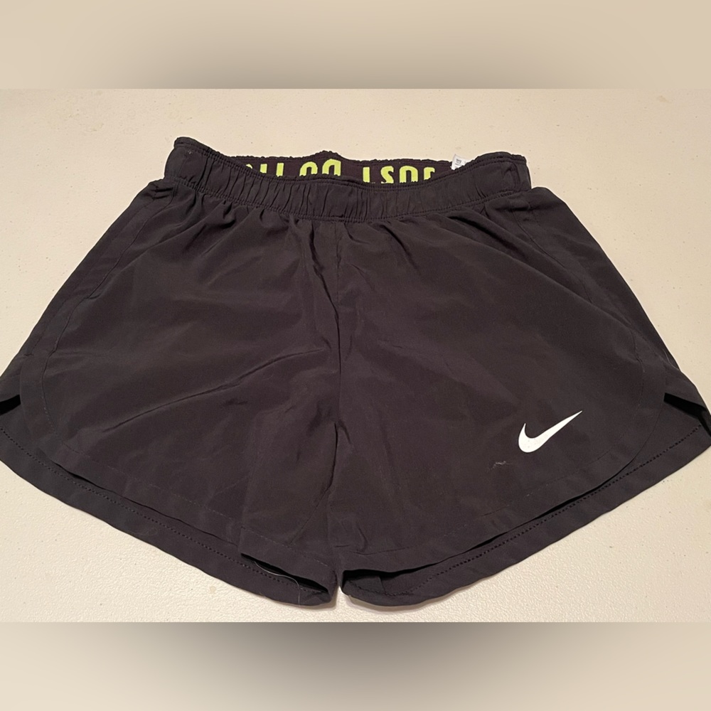 NIKE WOMANS BLACK DRY FIT SHORTS - XS